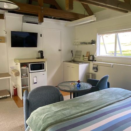 Superb Studio Retreat With Spa, Pool & Bbq Access Вангануї Екстер'єр фото